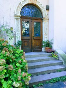Mooie oude deur van de villa