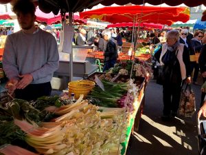 Gezellige markt met veel streekproducten